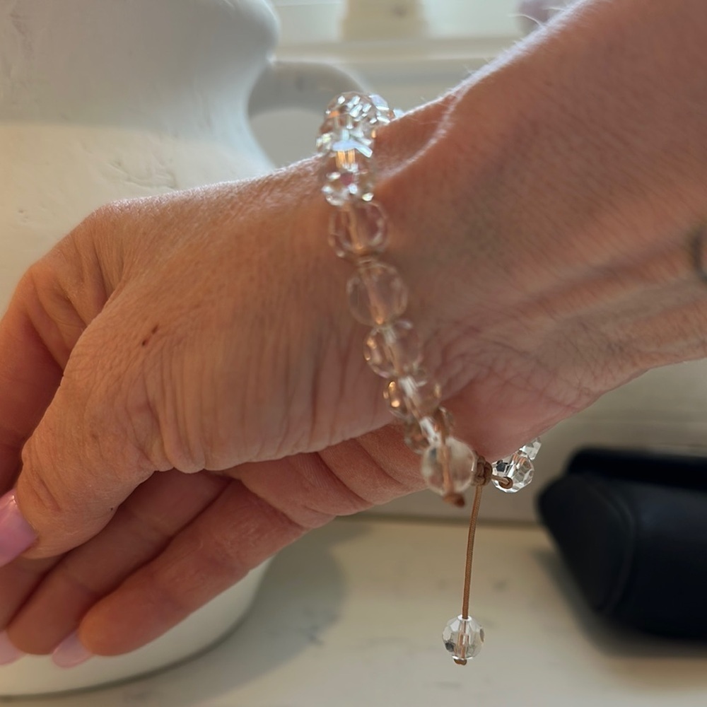 Elegant Clear Beaded Bracelet - Picture 2 of 2